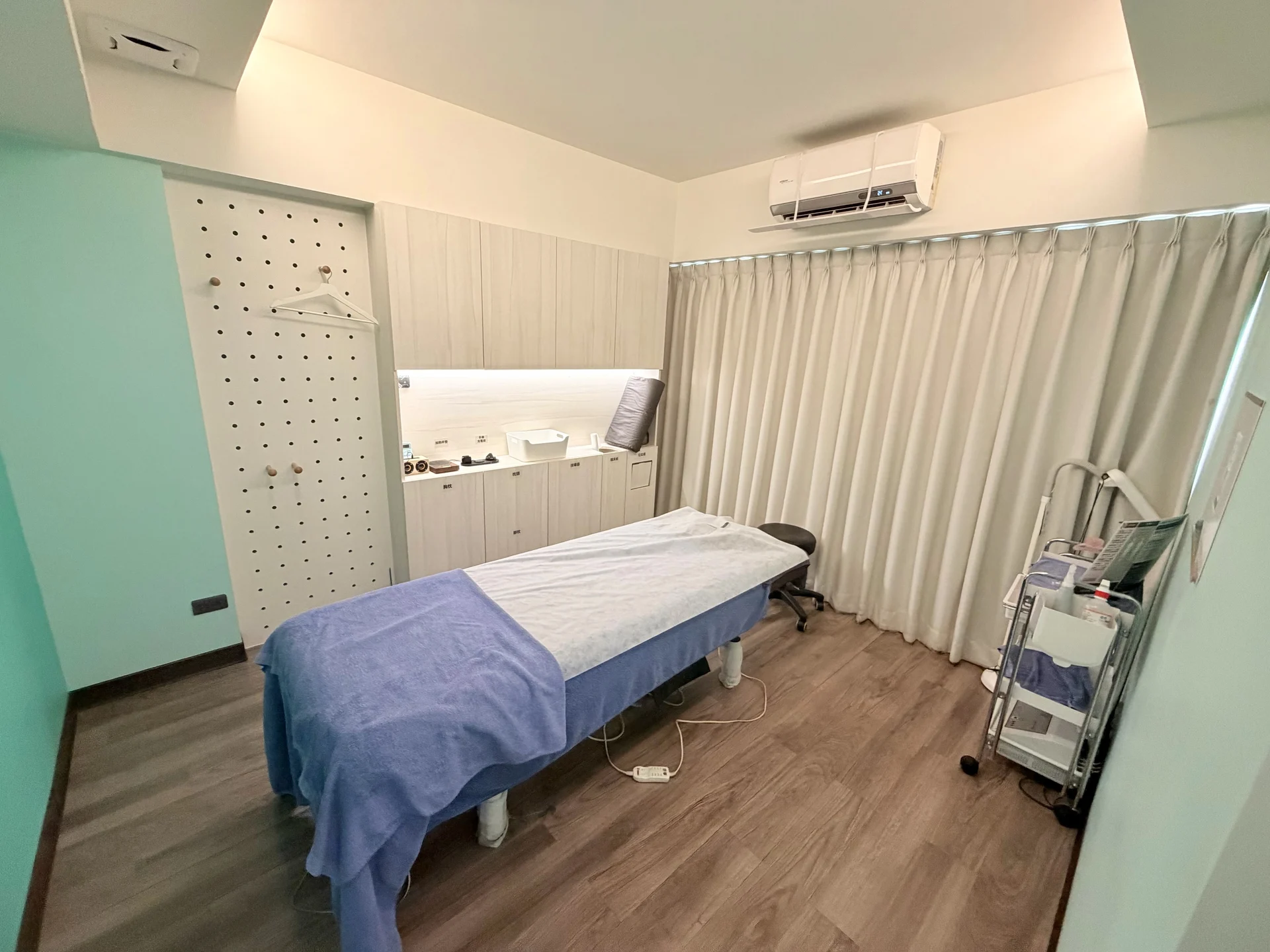 紓心禪崇德店獨立按摩包廂與窗簾